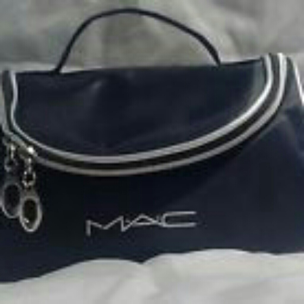 MAC MAKEUP PURSE